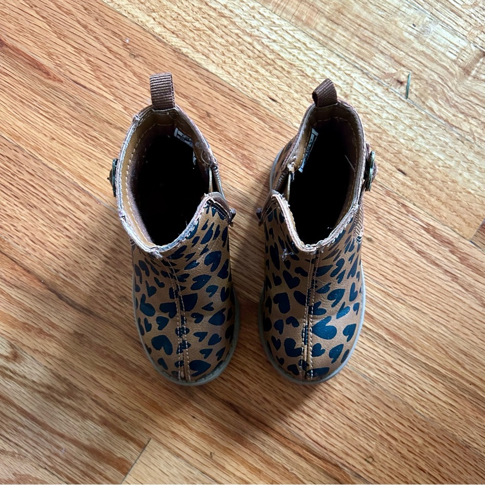 Baby/toddler size 6 boots